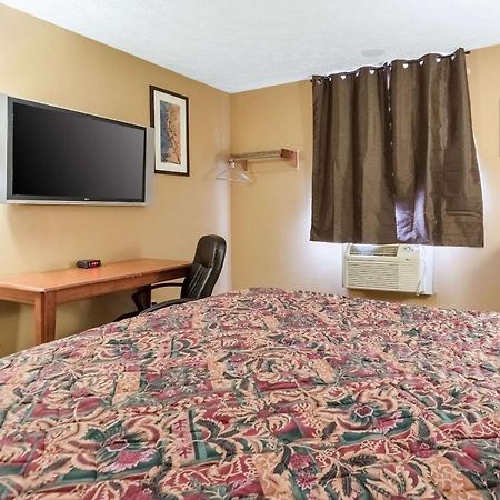 Rodeway Inn Льомон Екстериор снимка