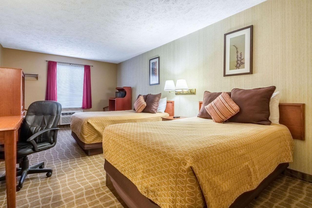 Rodeway Inn Льомон Екстериор снимка