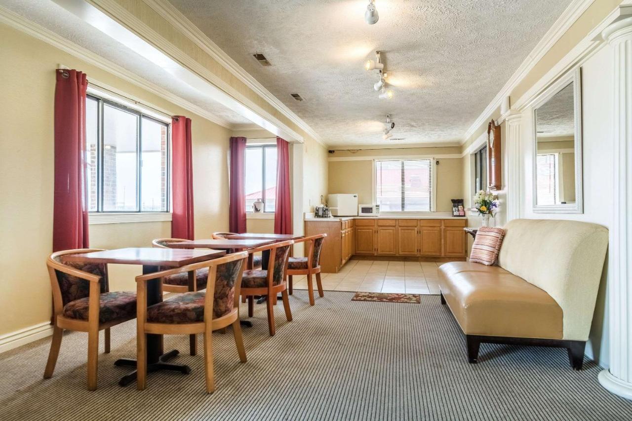 Rodeway Inn Льомон Екстериор снимка