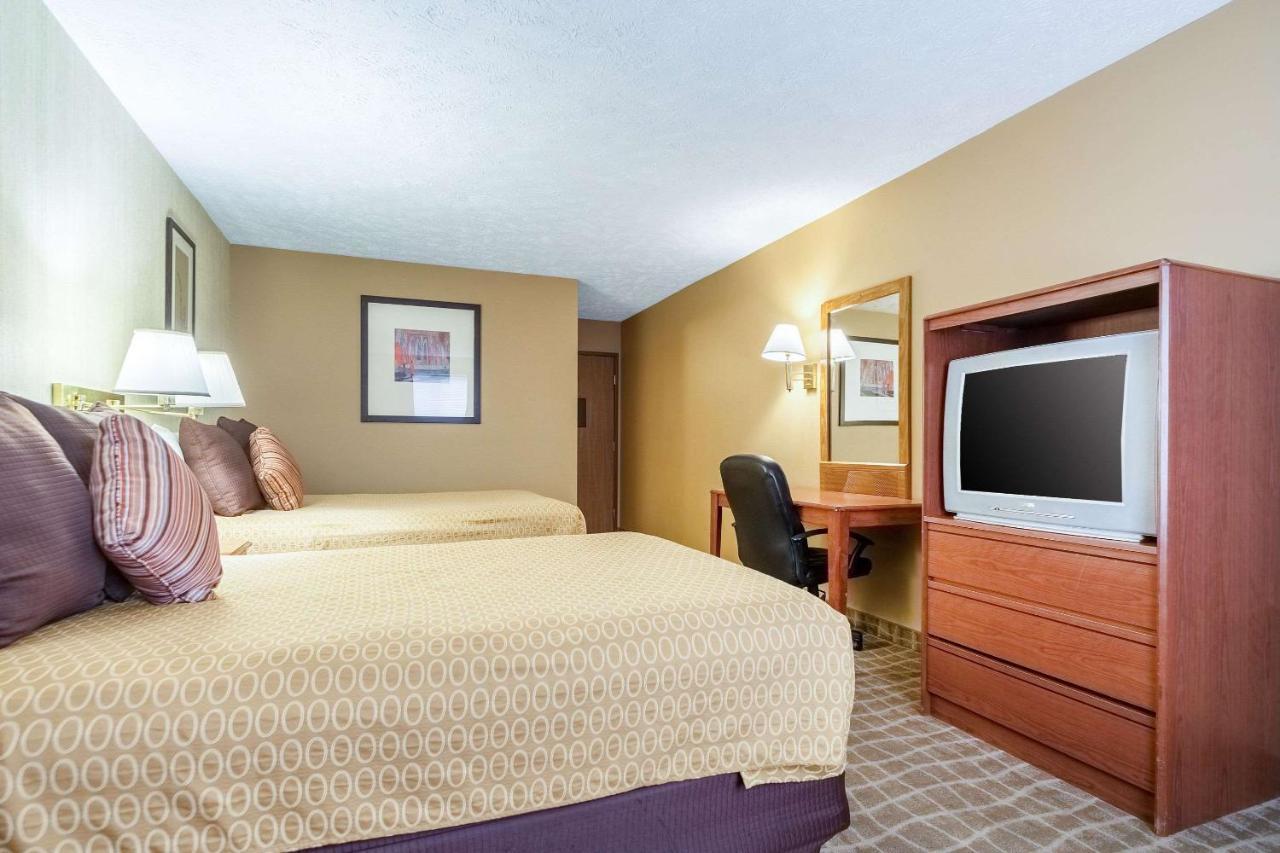 Rodeway Inn Льомон Екстериор снимка